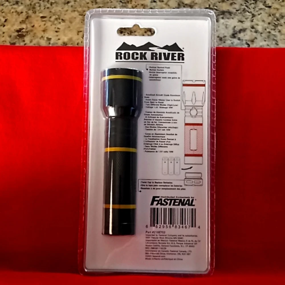 ROCK RIVER Flashlight. 300/100 Lumen LUMINUS LED Zoom Focus Flashlight.Brand New